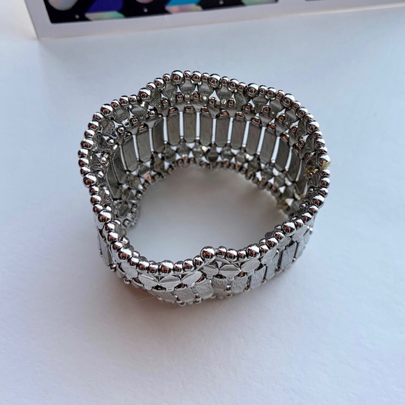 Wide silver cuff stretch bracelet - Picture 2 of 5